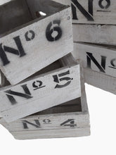 Carica l&#39;immagine nel visualizzatore di Gallery, Cassetta con numero in legno
